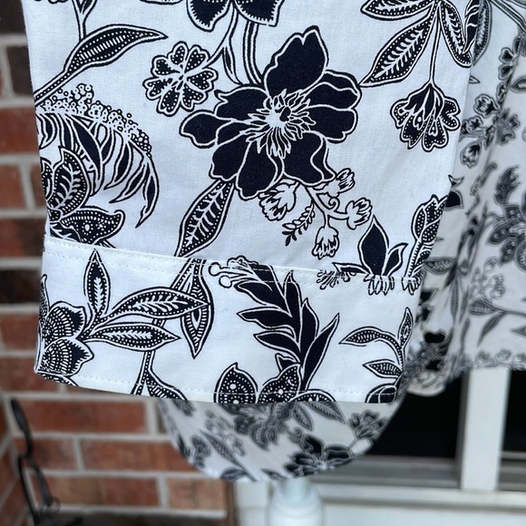 Lands End Black And White Floral Blouse - Picture 4 of 8